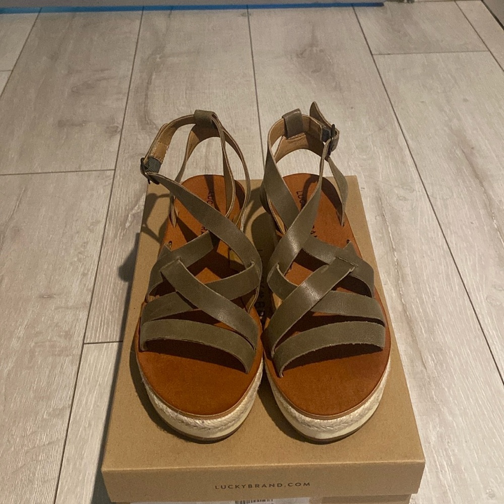Lucky Brand Jenepper sandals 🍀